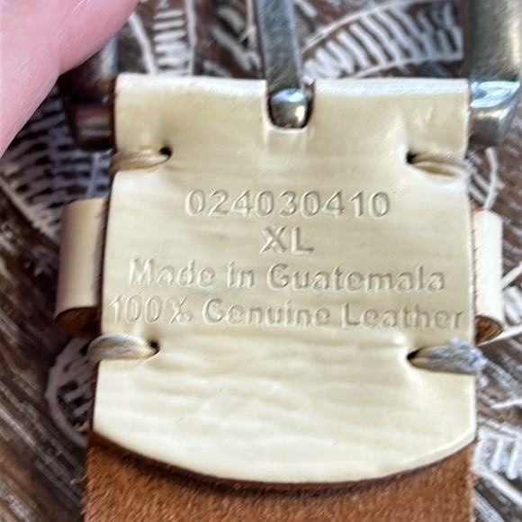 STAR PUNCHED IVORY LEATHER BELT AND SILVER BUCKLE SIZE XL - Picture 5 of 10